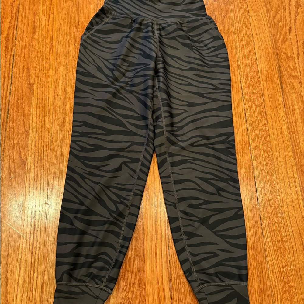 Old Navy Women’s Zebra Print Joggers - Black and Gray